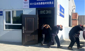 筑牢安全防线，班组抗震演练进行时